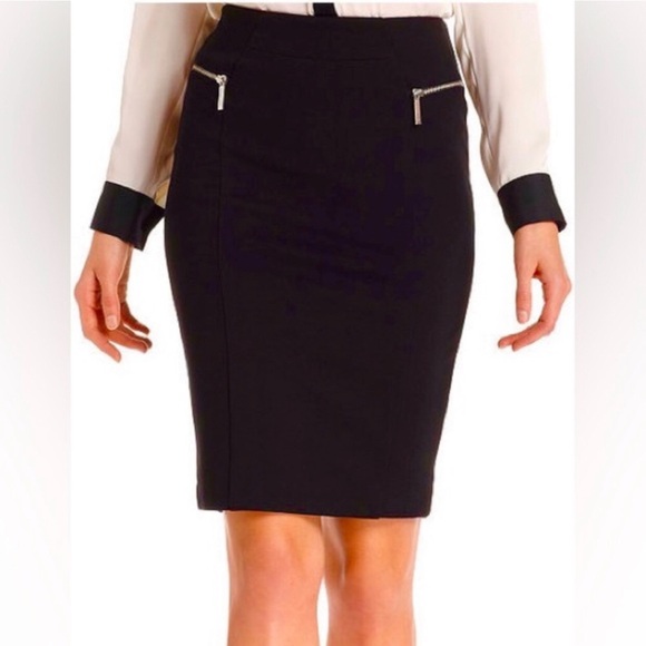 MICHAEL Michael Kors Dresses & Skirts - MICHAEL KORS Black Fully-lined Contour Skirt with Gold Zippers & MK pulls - Sz 8